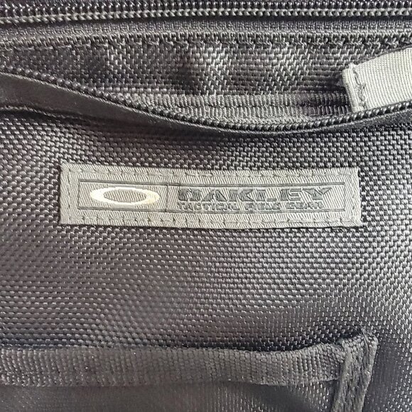 Oakley Tactical Field Gear Camouflage Black Messenger Bag Casual Outdoors - Picture 5 of 11